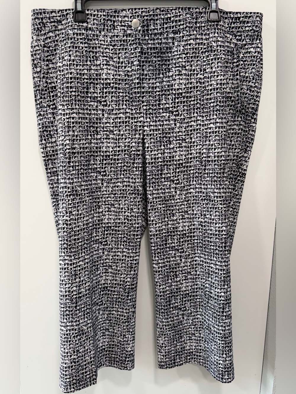 Weekends By Chico’s | Women’s Black & White Cropped Pants, Size 3 (XL/16)